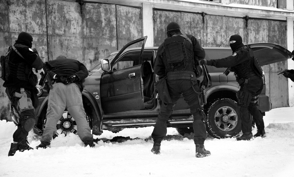 Полицейские задержали бандитов - аферистов.