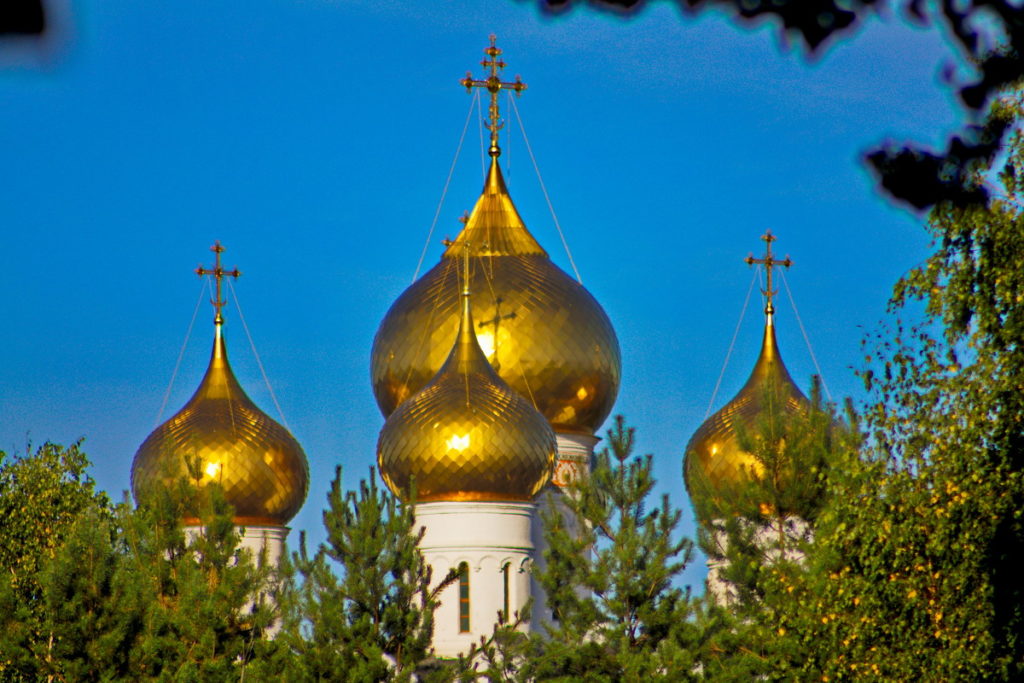 Золотые купола, Христос на кресте.
